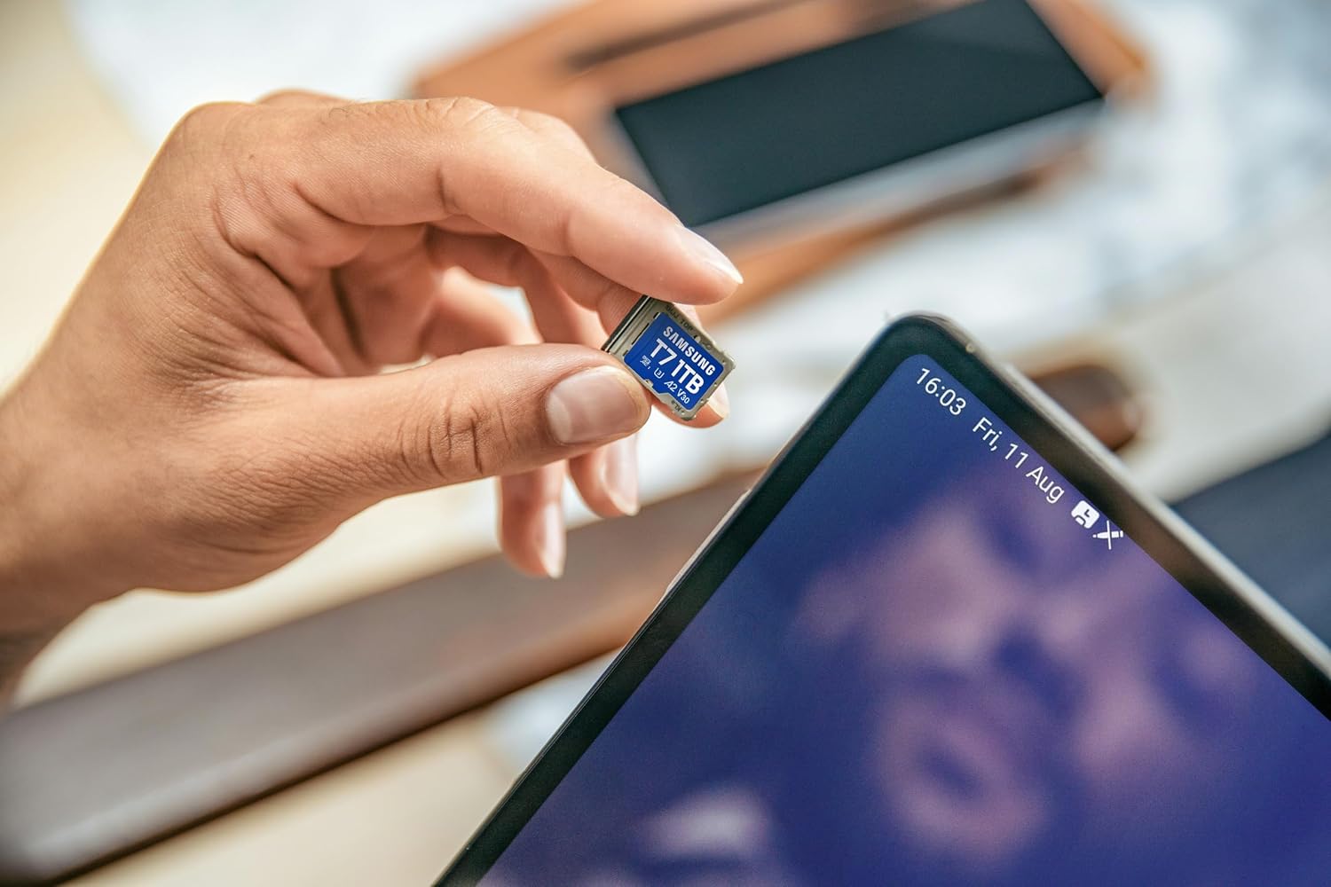 Thumbnail 1 de Samsung T7 MB-MB256T/WW 256GB microSDXC Card, Up to 170MB/s Read