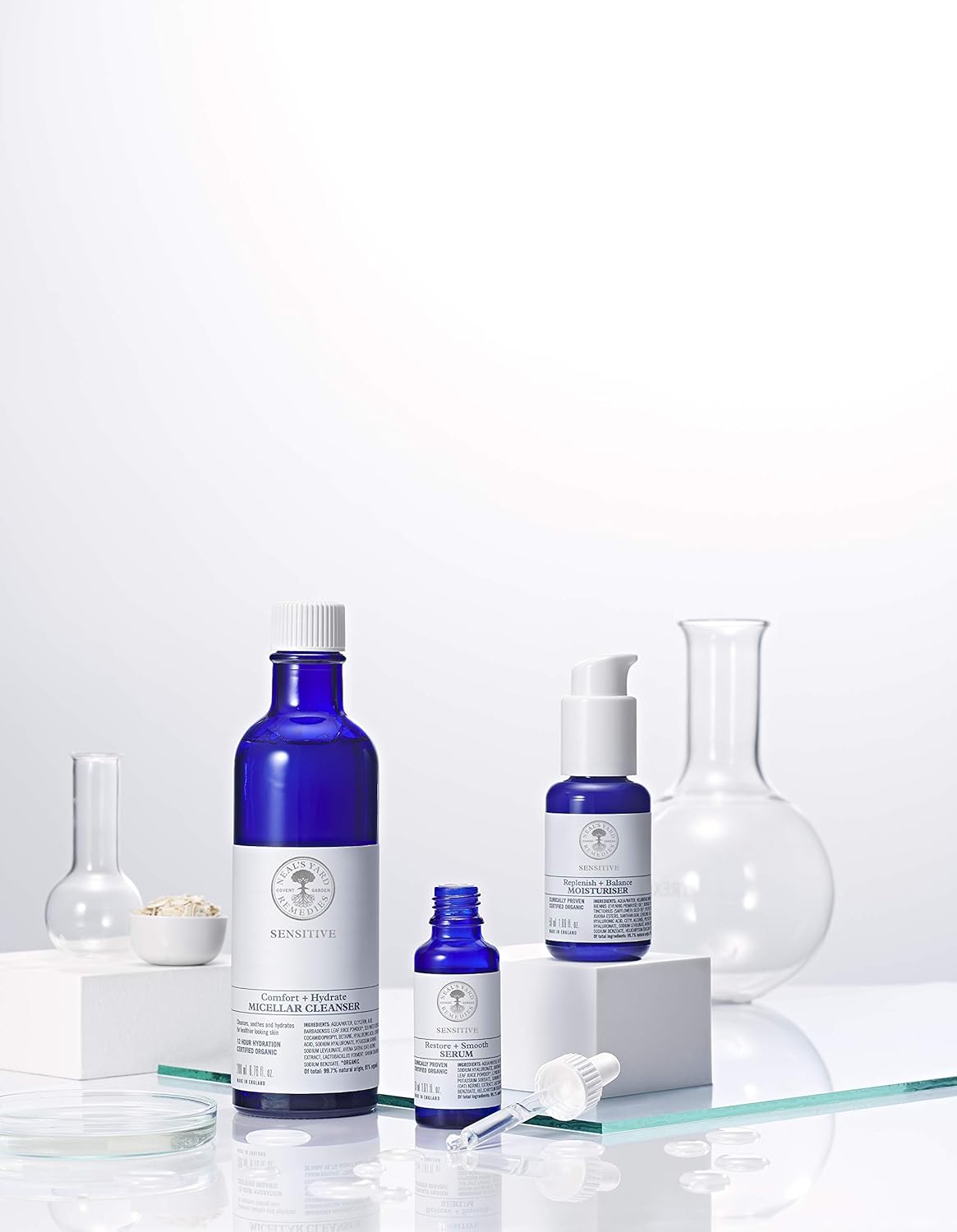 Detalle 2 de Neal's Yard Remedies Restore and Smooth Sensitive Serum 30ml