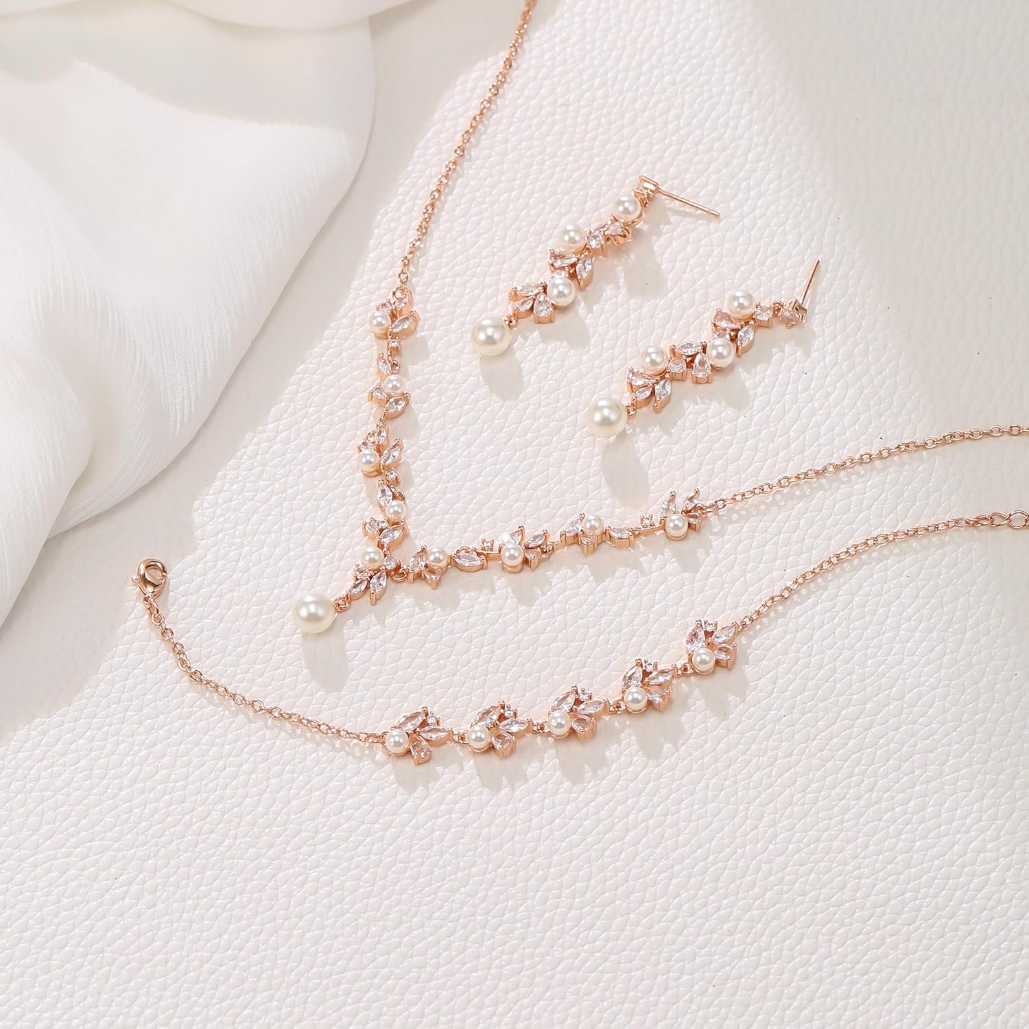 Thumbnail 4 de Parure de bijoux de mariée Clearine avec perle marquise, zircons et collier boucles d’oreilles + bracelet ivoire