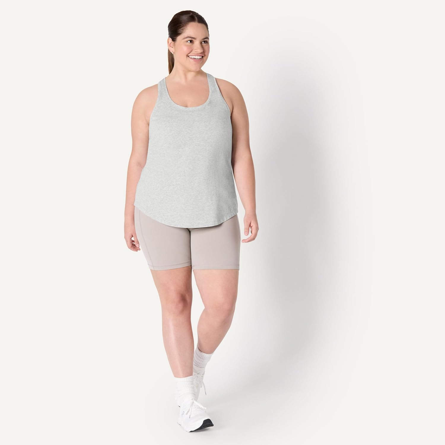 Thumbnail 6 de Amazon Essentials Women’s Active Soft Cotton Scoop Neck Racerback Yoga Tank (Relaxed Fit)