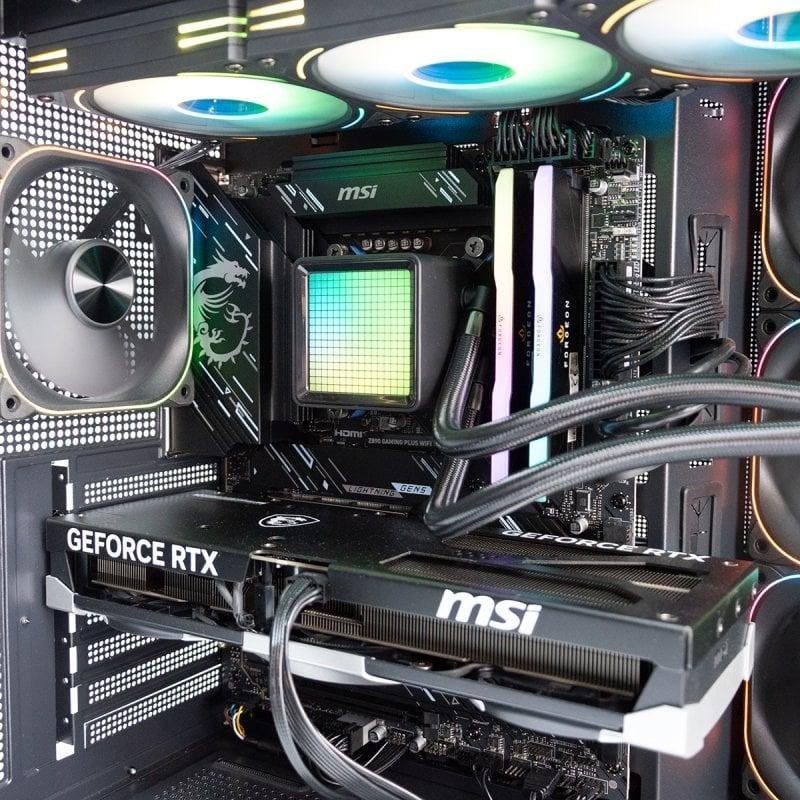 Detalle de PcCom Ultimate, PC de sobremesa con Intel Core Ultra 7 265K, RTX 5080 y 32 GB DDR5