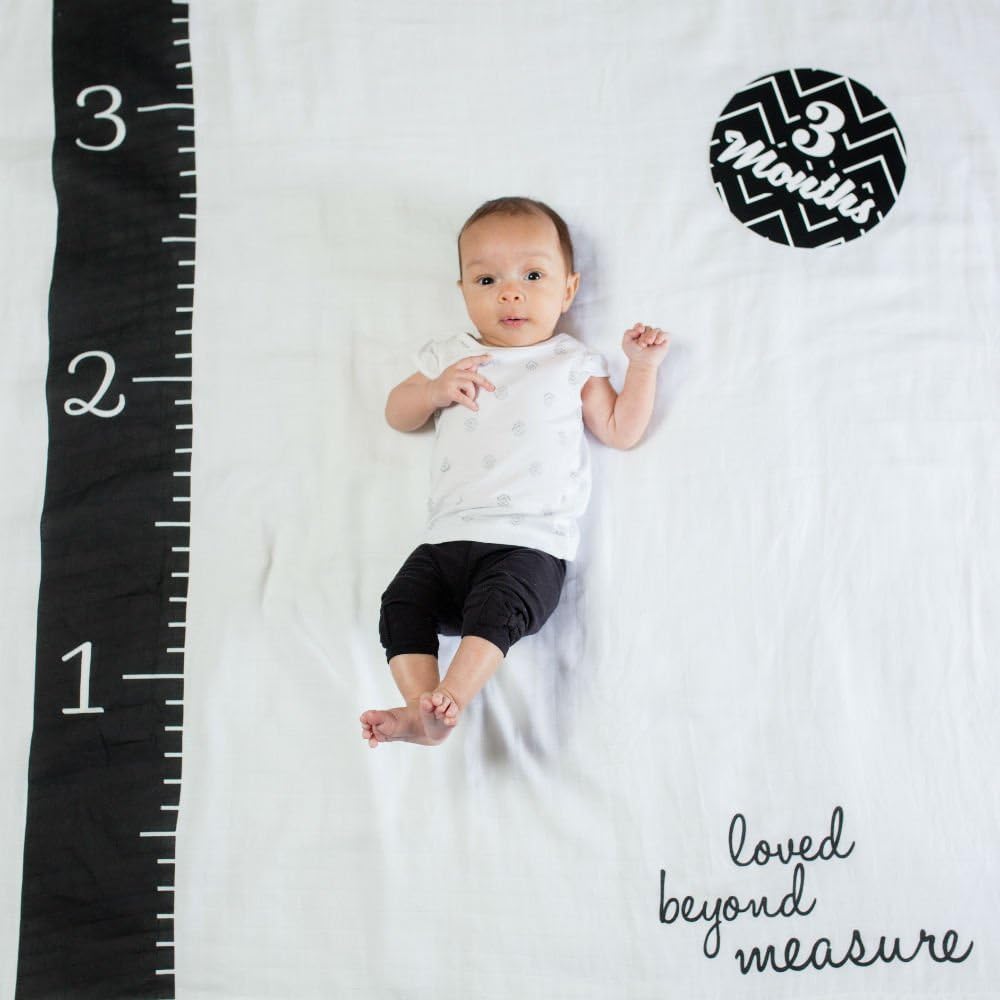Detalle de Lulujo baby blanket and milestone card set, 100% cotton