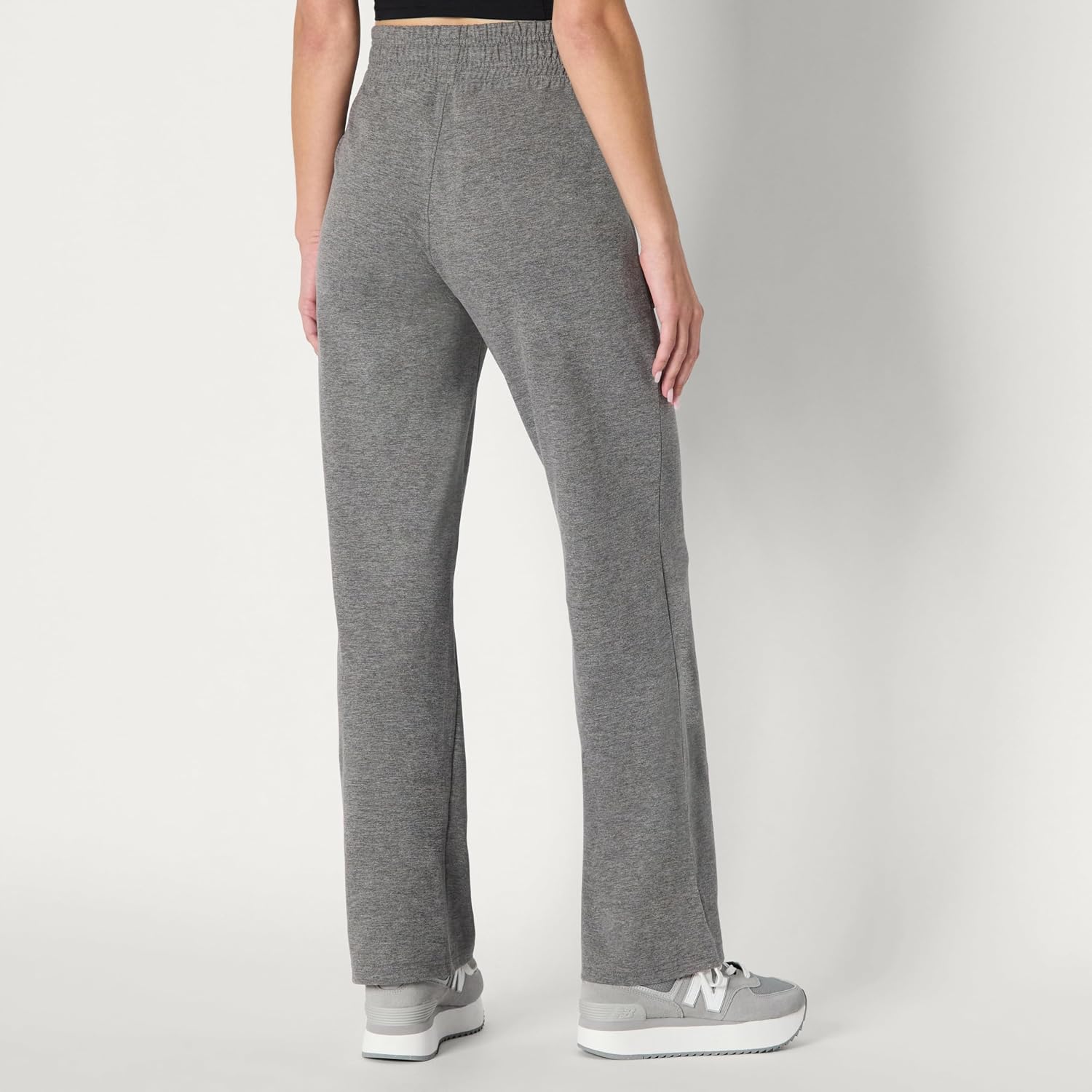 Thumbnail 2 de Amazon Essentials Women's Relaxed Fit Athletic Soft Performance Lightweight Tracksuit Bottoms