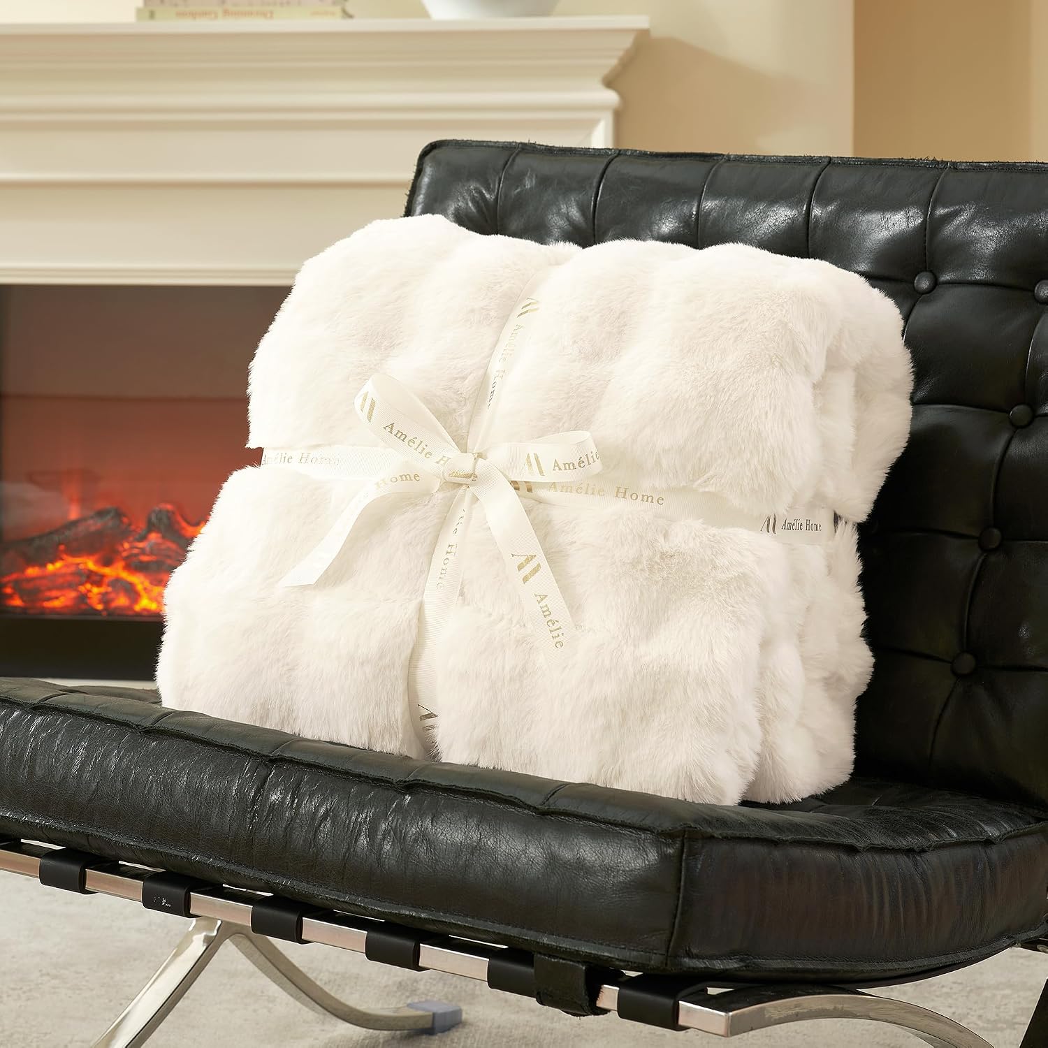 Detalle de Amélie Home Faux Fur Throw Blanket 90" x 90" 🛋